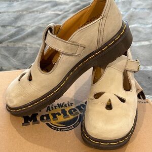 Dr. Martens Vintage Women's  Suede Beige Tan Mary Jane Shoes UK 7 US 9